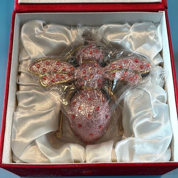 New in box Joan Rivers blown glass bee ornament pink XXV 2015 - Picture 8 of 8